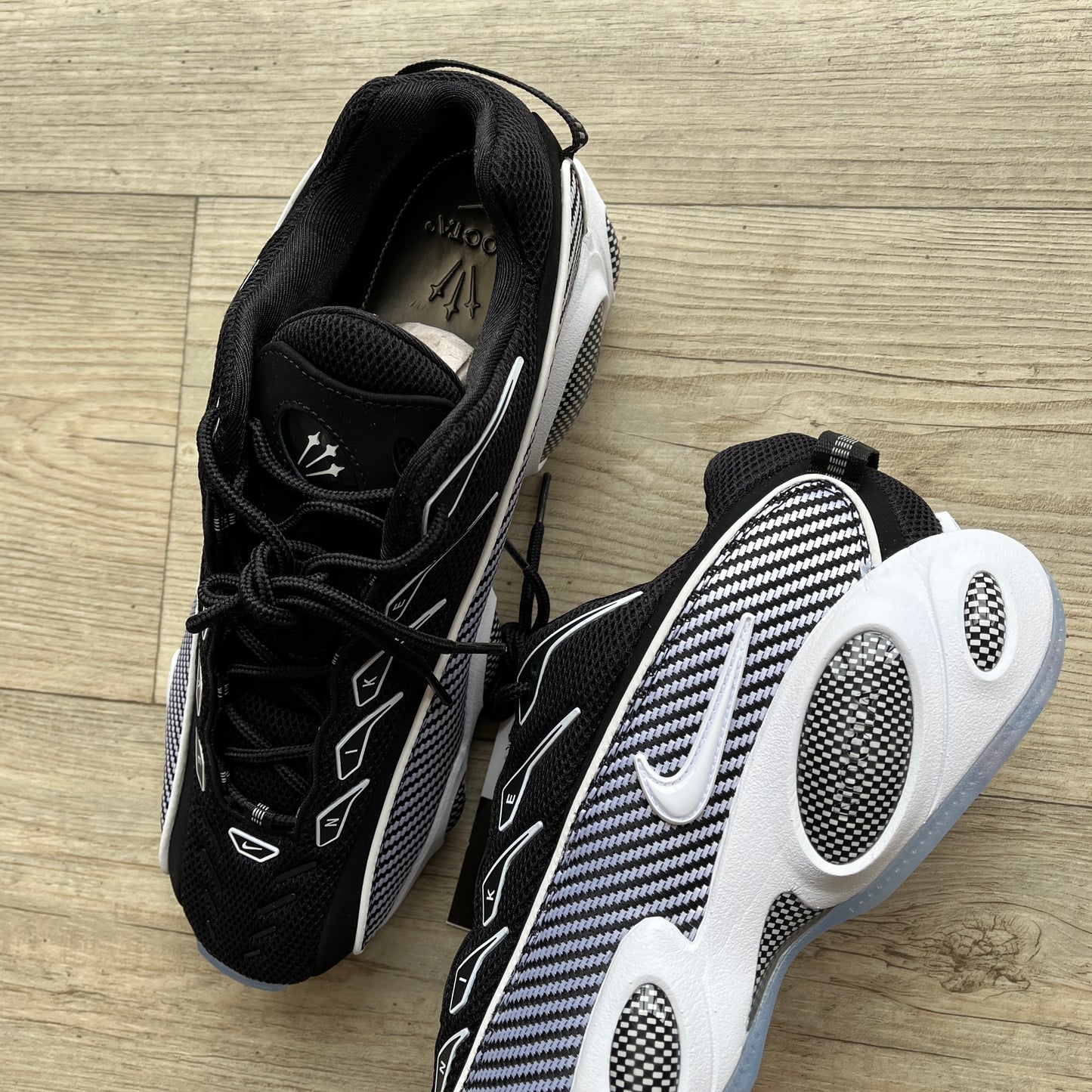 Nocta glide Black/White (UK7.5)