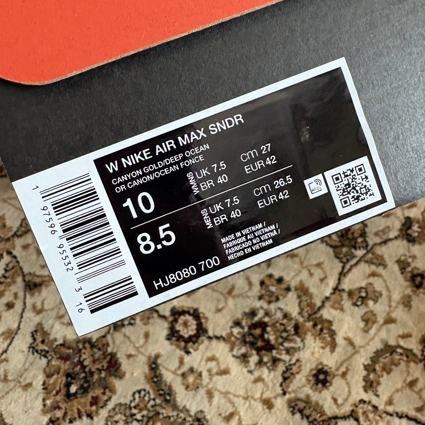 Nike Sunder canyon gold BNWT (UK7.5)