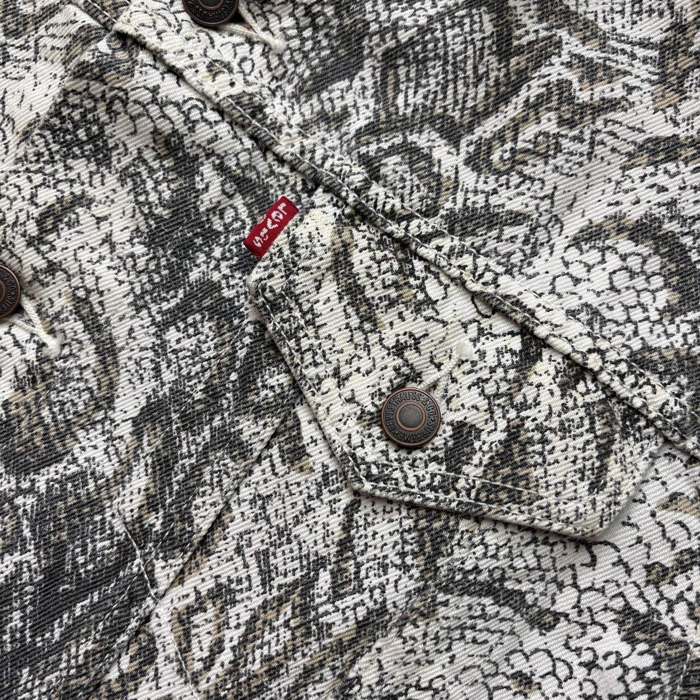 Supreme X Levi’s snakeskin denim jacket (L)