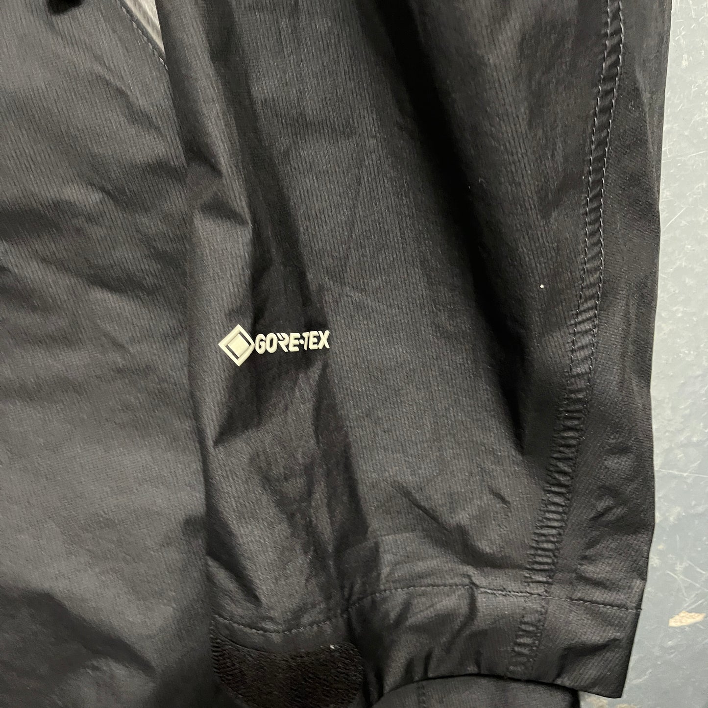 Montbell black goretex shell jacket (M)
