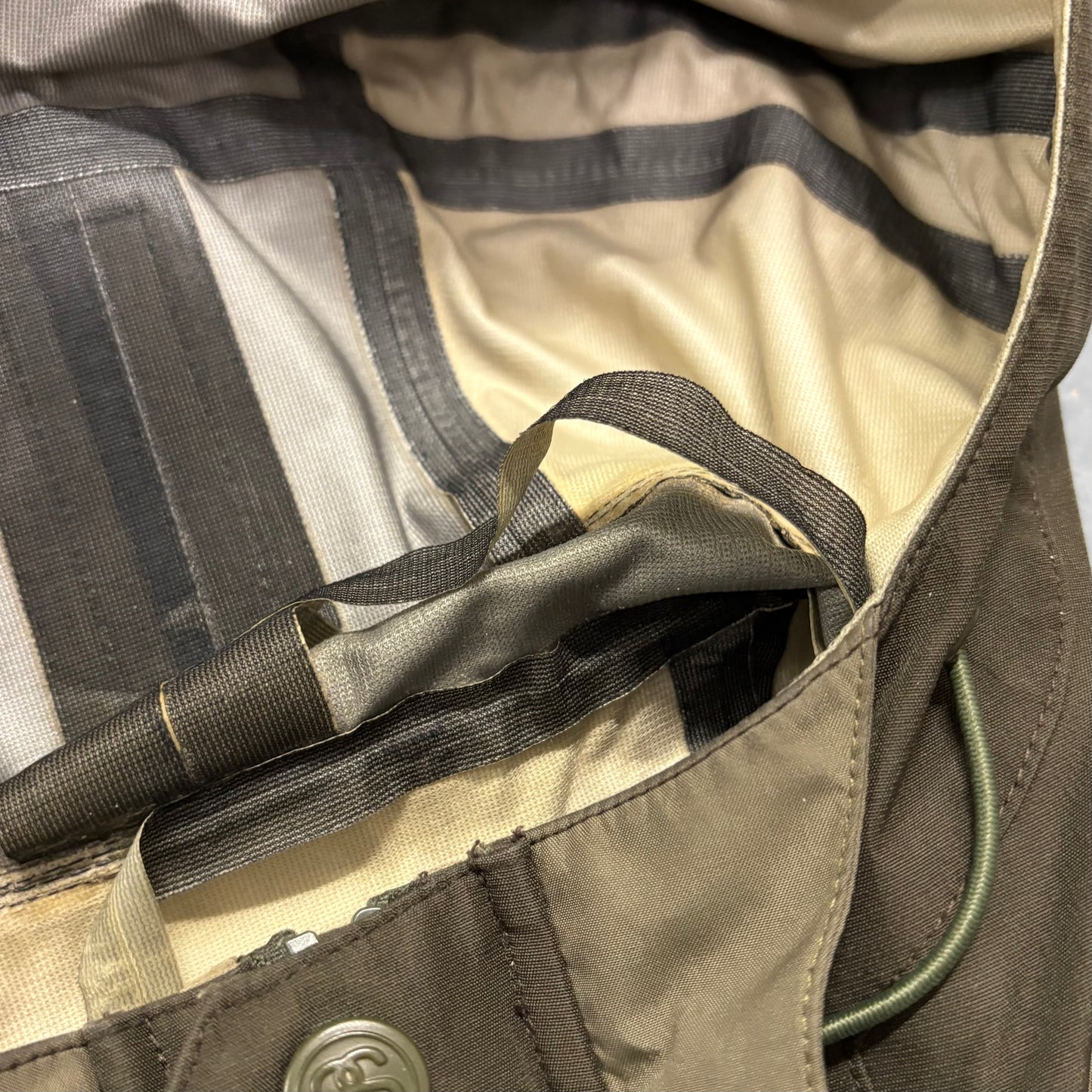Stussy GORETEX olive windbreaker (M)