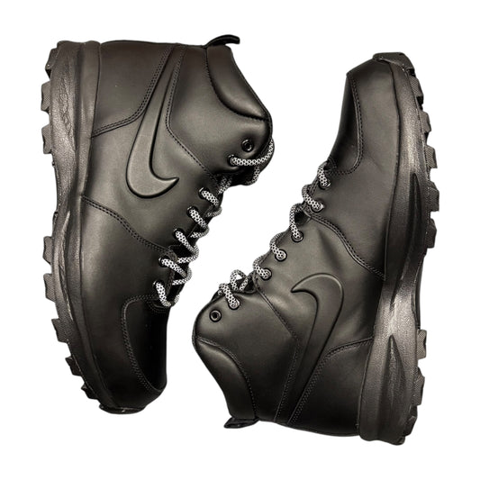 Nike manoa black boot (UK11)