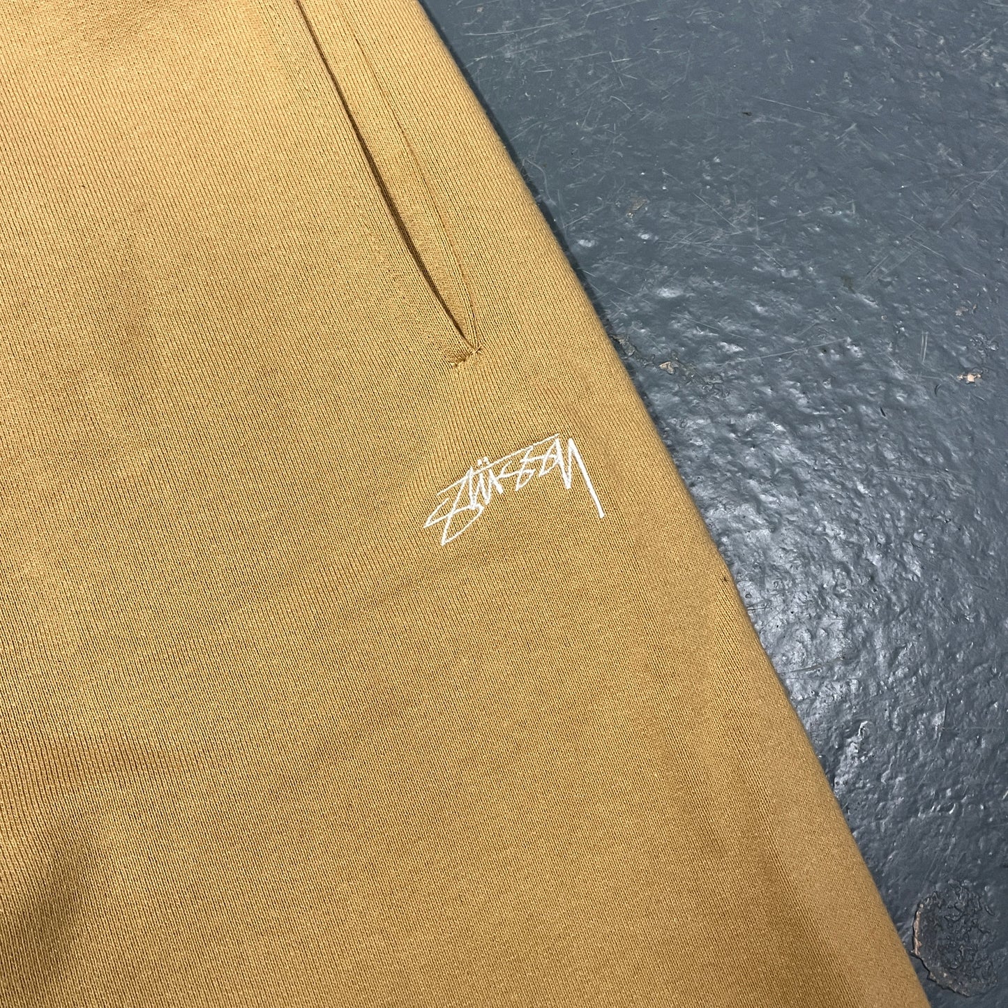 Stussy beige sweatpants (L)