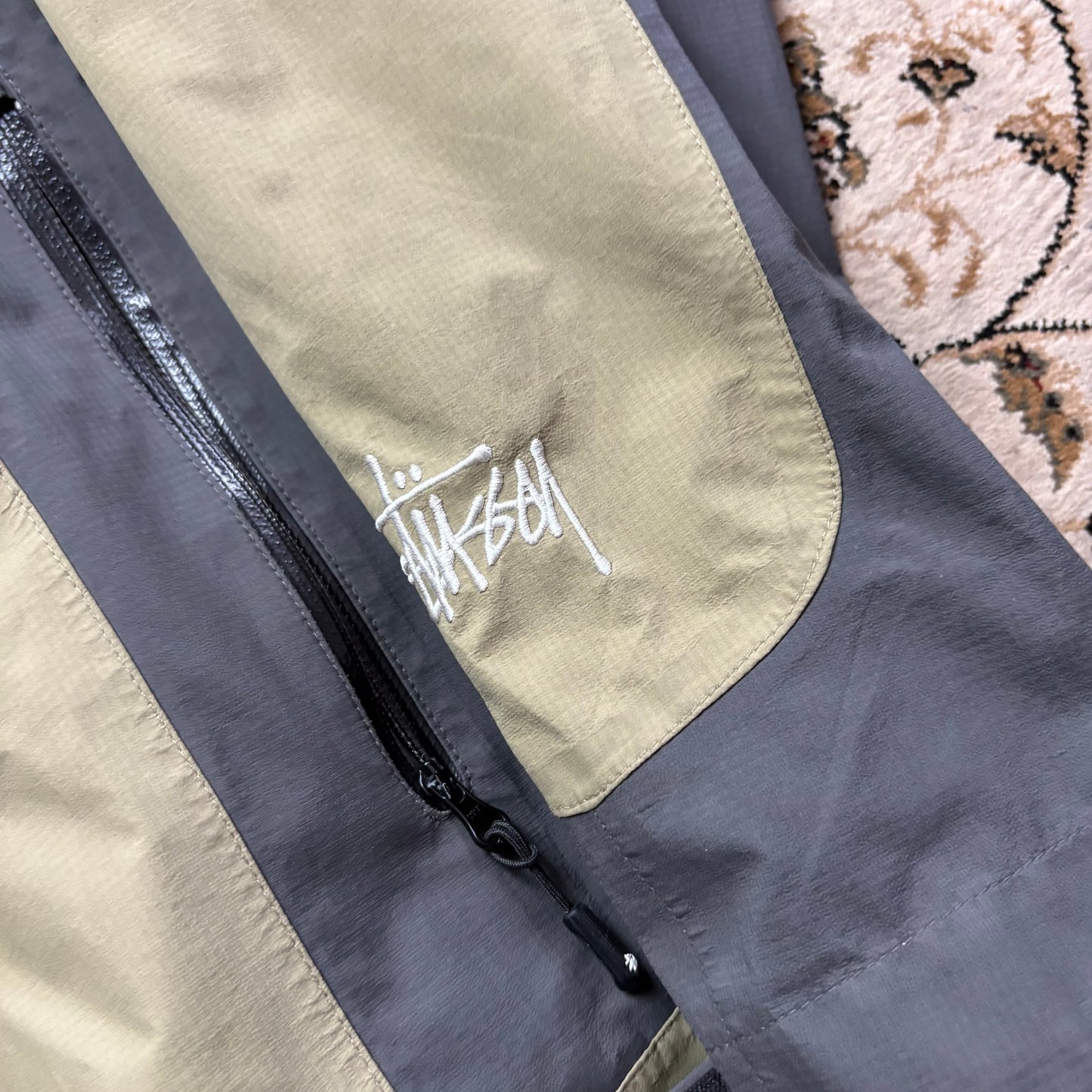 Stussy taped seam waterproof shell jacket (L)