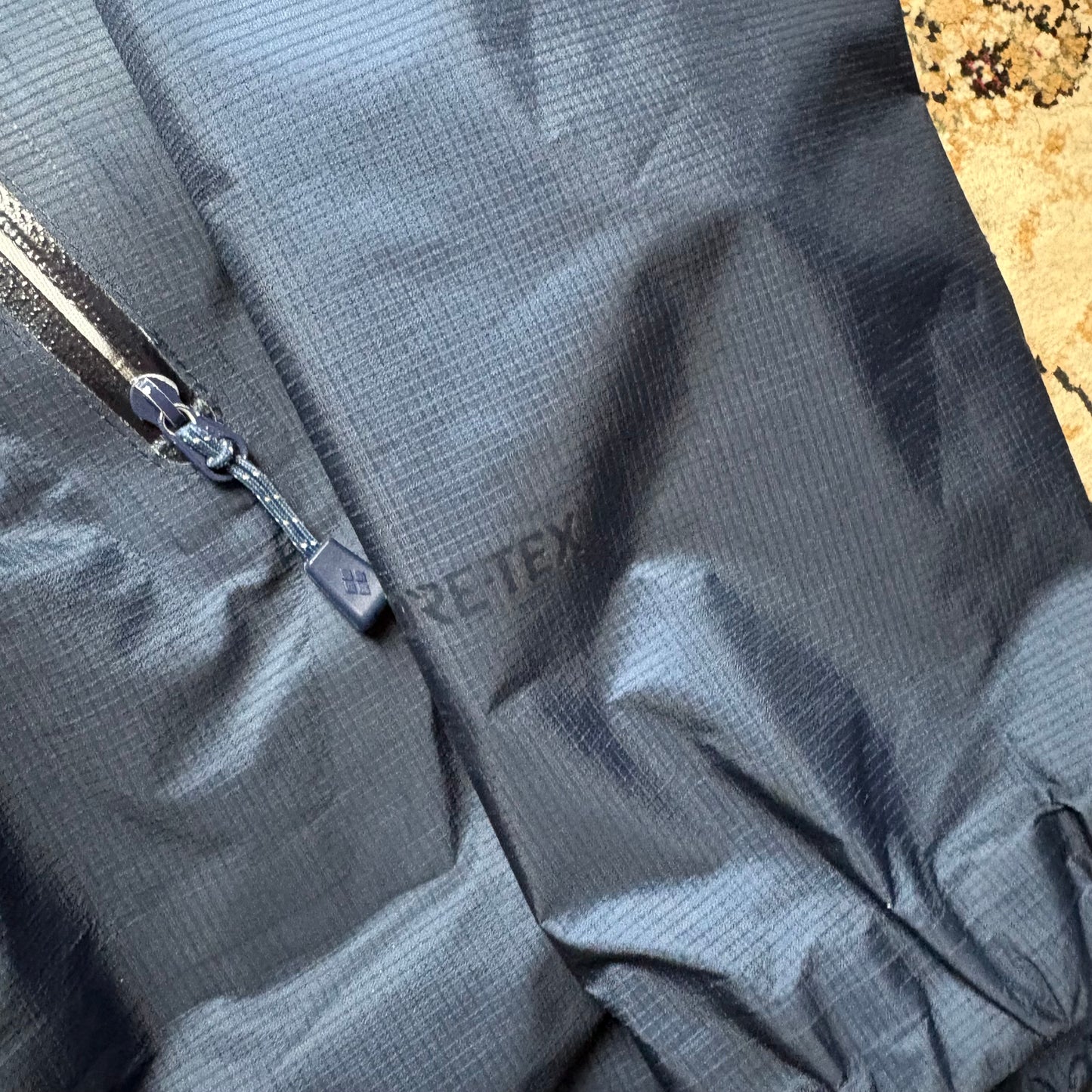 Montbell navy blue gore-tex shell jacket (L)