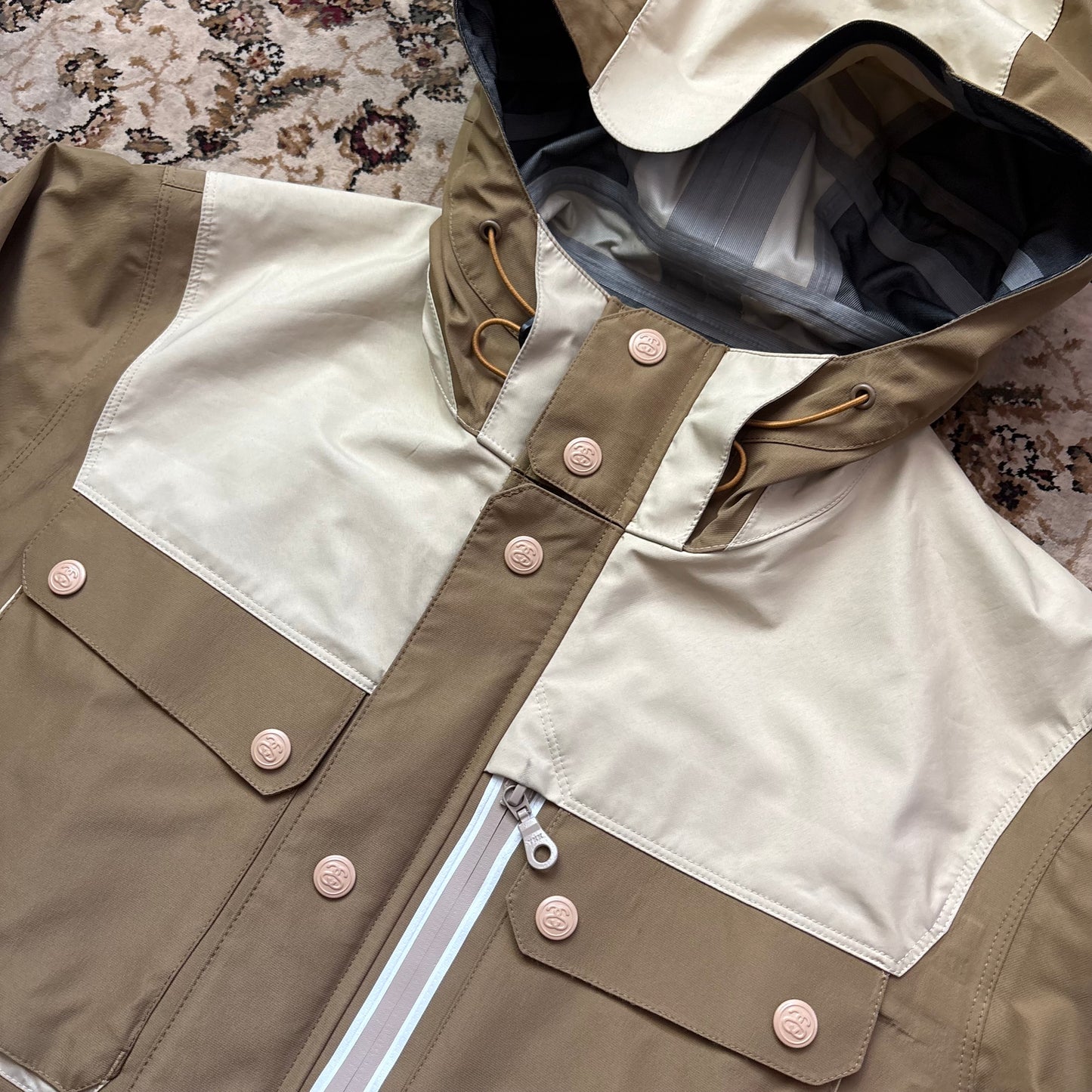 Stussy Olive gore-tex shell jacket (XL)