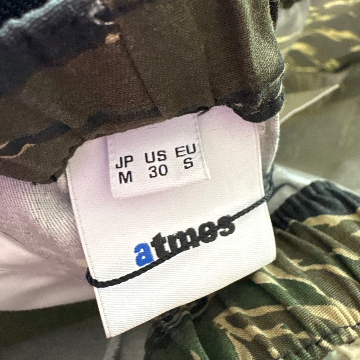 Atoms green cargo shorts BNWT (M)
