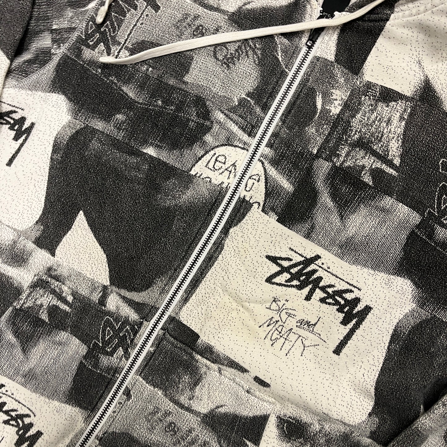 Stussy white collage zipup hoodie (L)