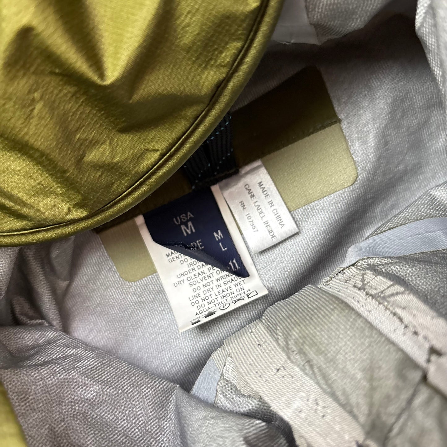 Montbell olive shell jacket (M)