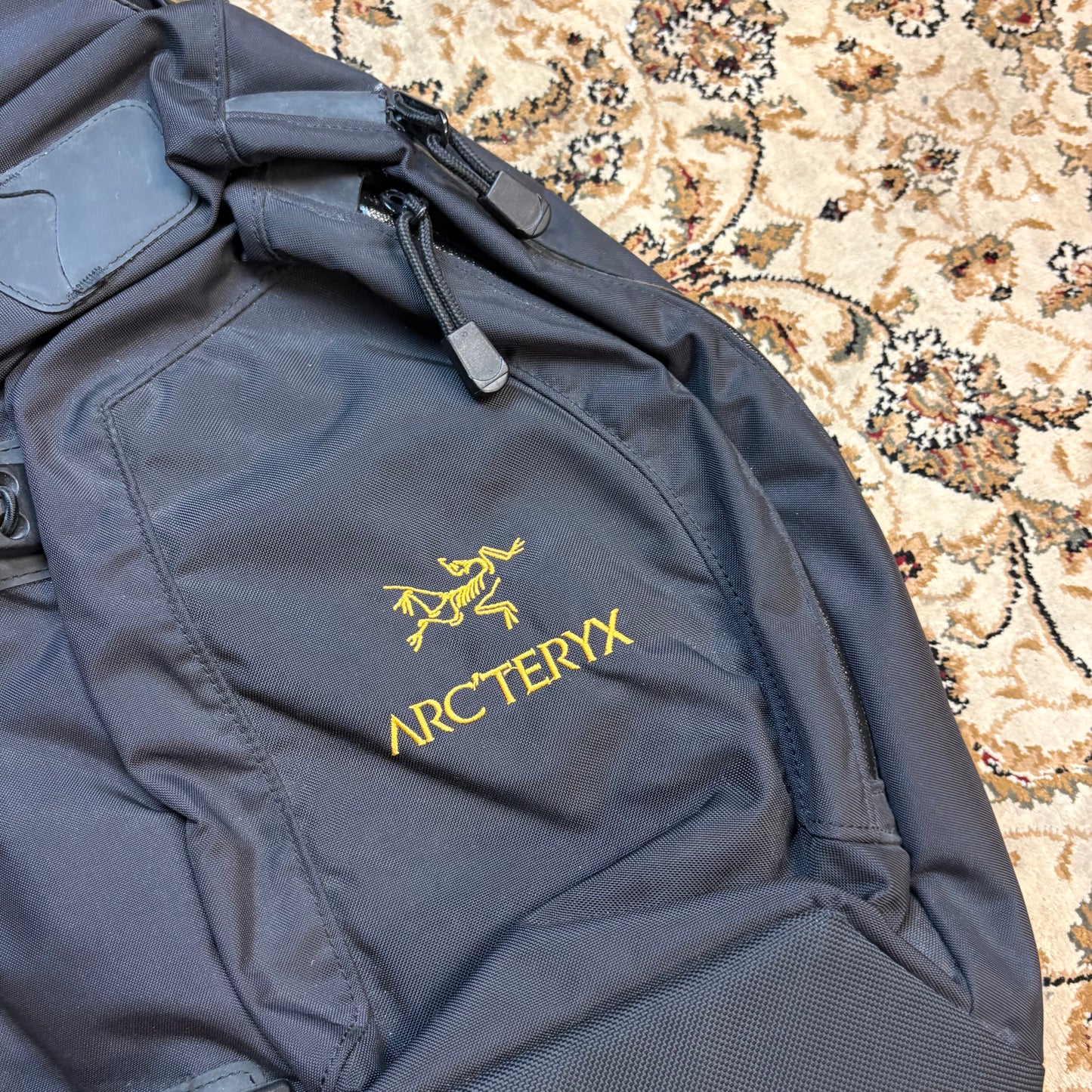 Arcteryx quiver black tri-sling bag