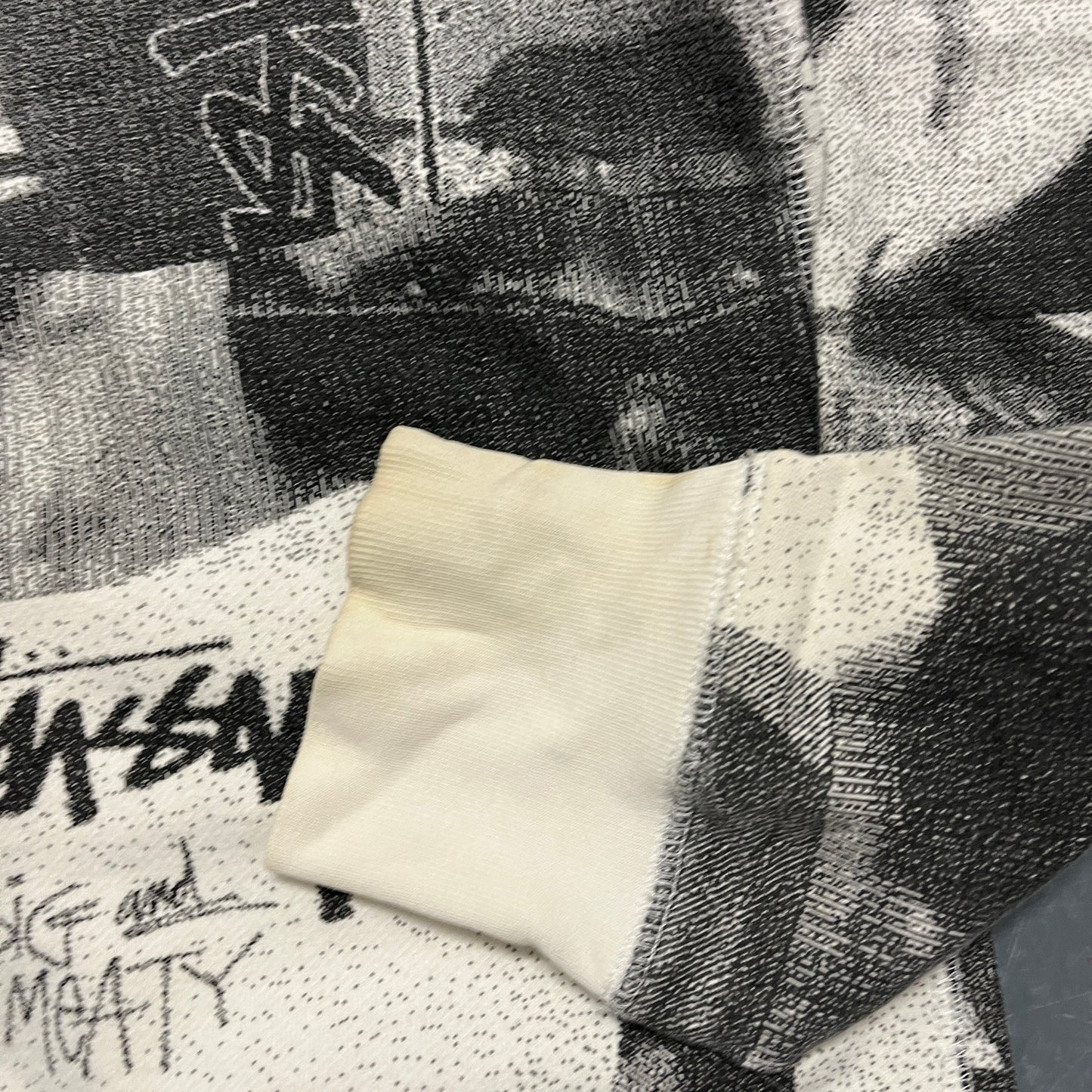 Stussy white collage zipup hoodie (L)