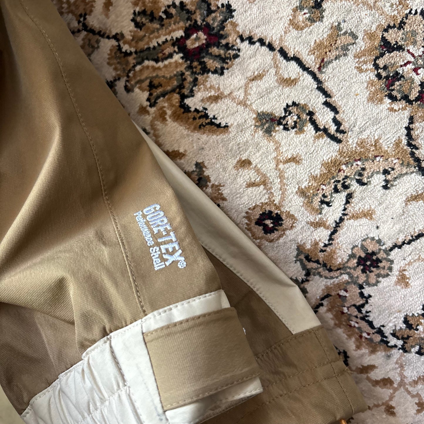 Stussy Olive gore-tex shell jacket (XL)