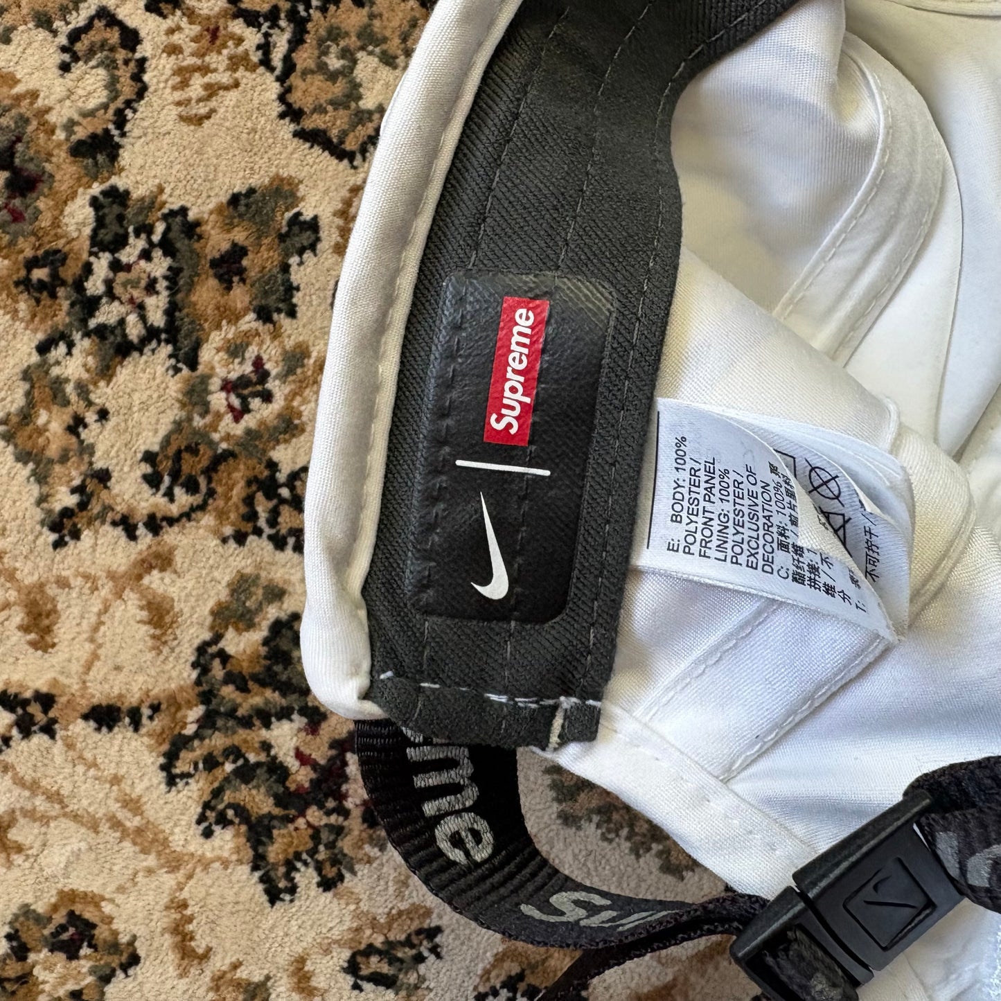 Nike Supreme TN white hat