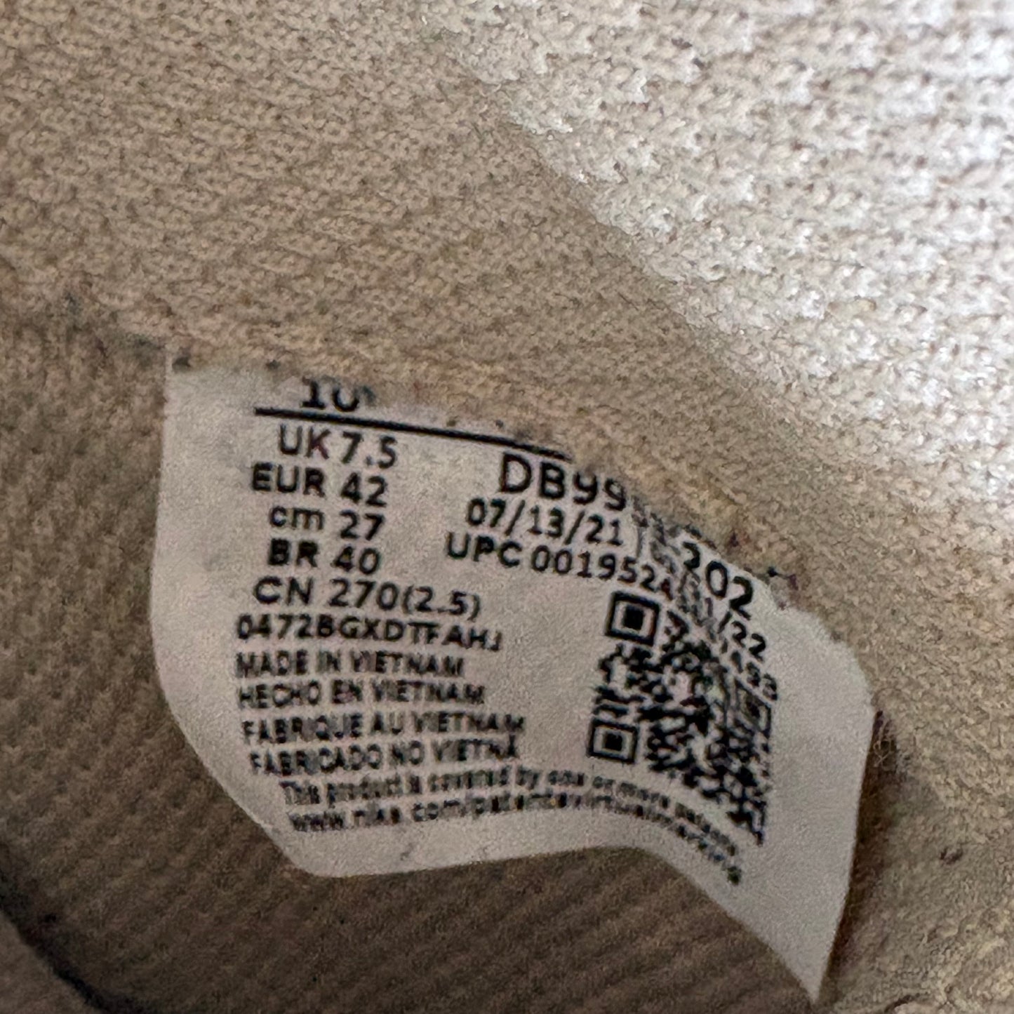 Nike lahar low beige (UK7.5)