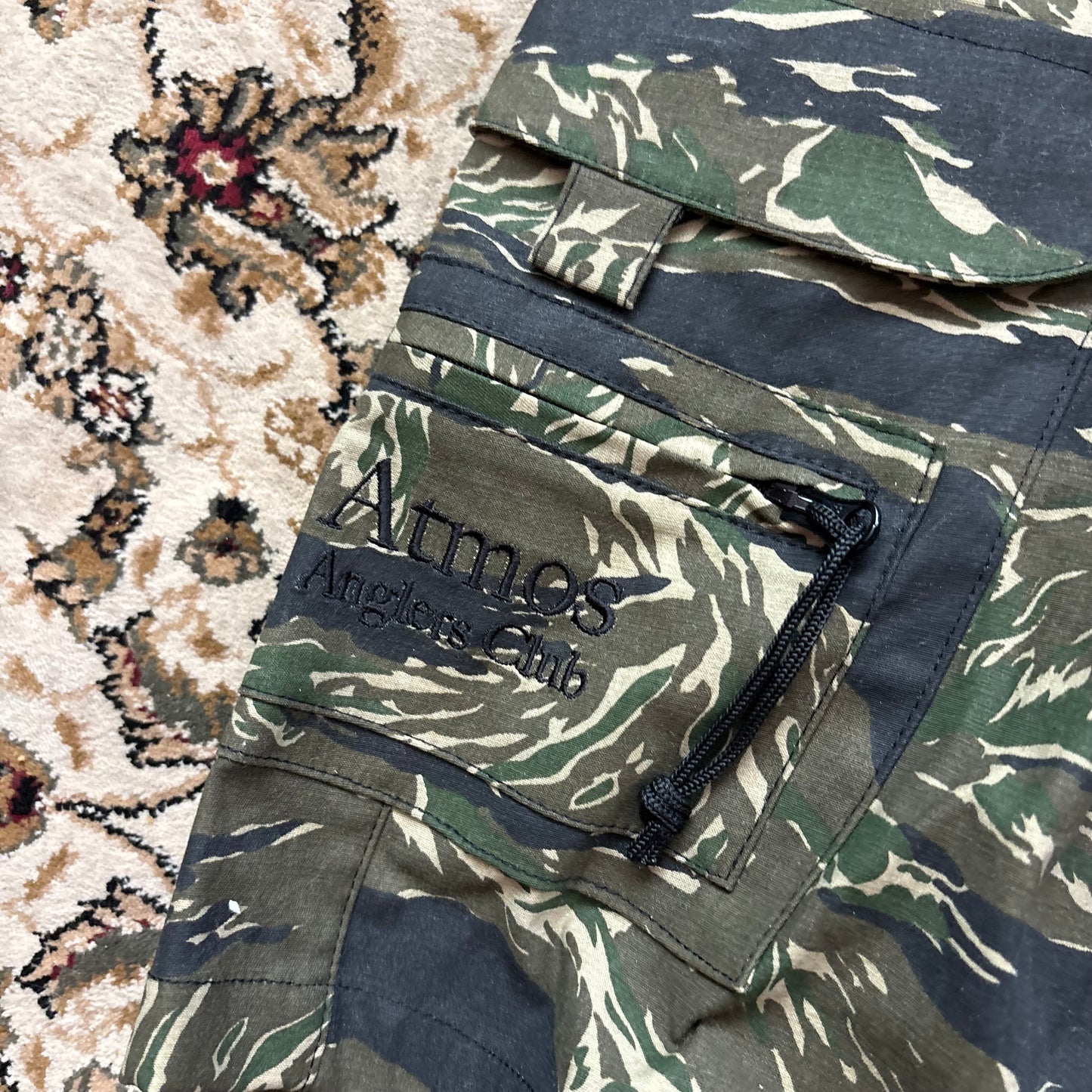 Atoms green cargo shorts BNWT (M)