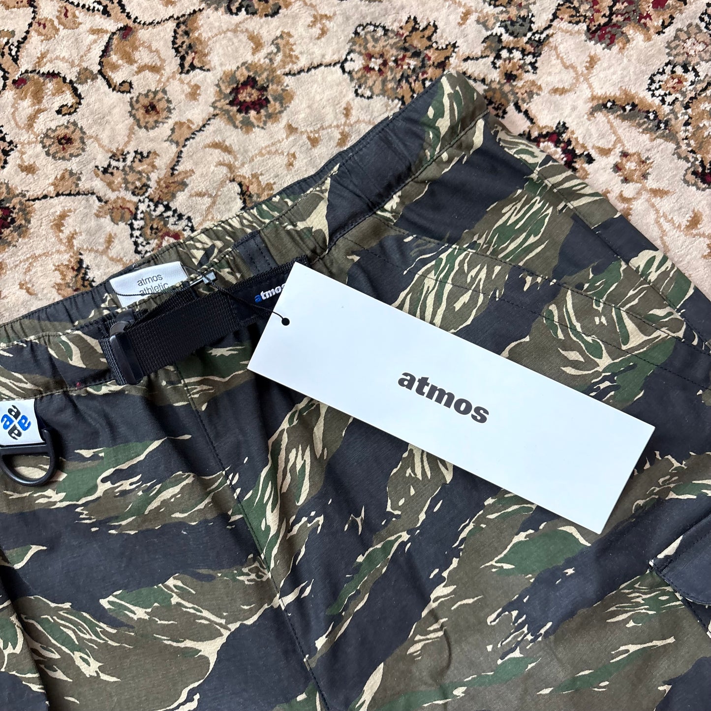 Atoms green cargo shorts BNWT (M)