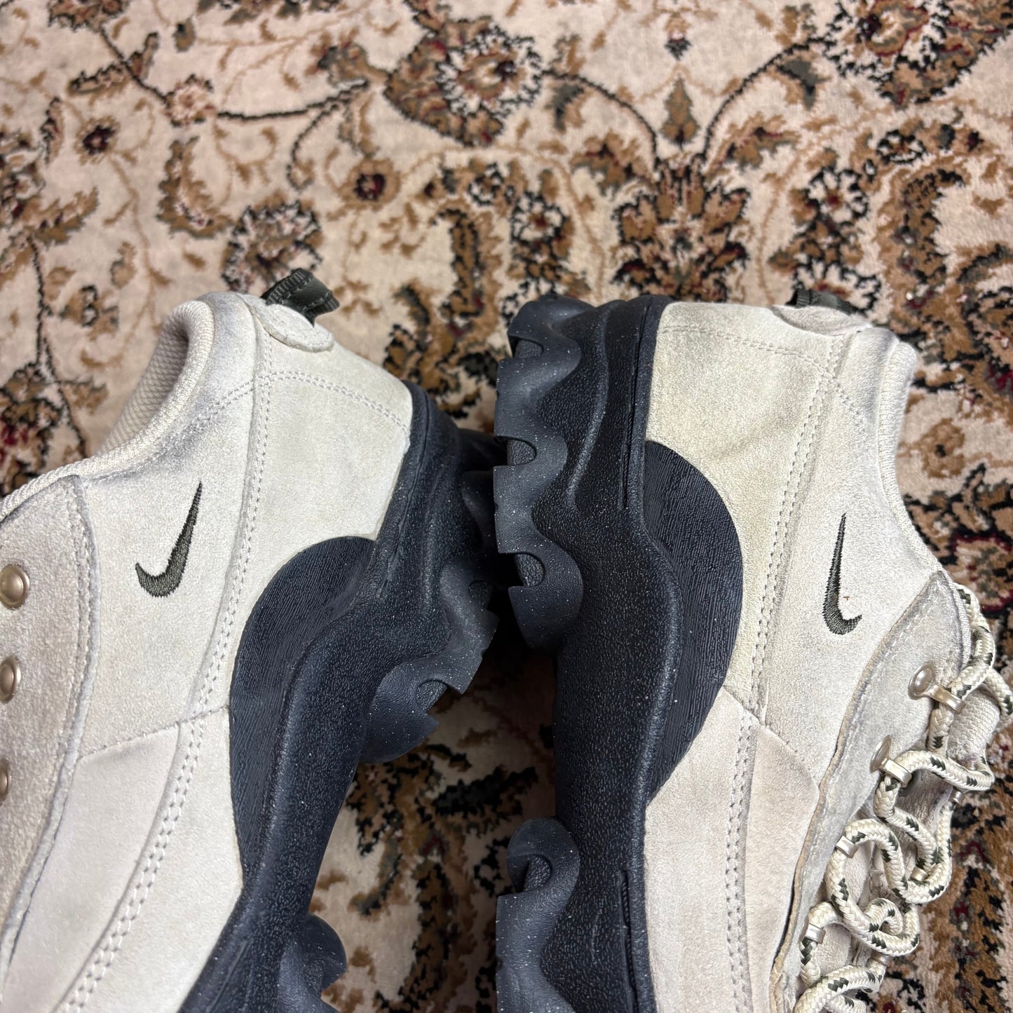 Nike lahar low beige (UK7.5)