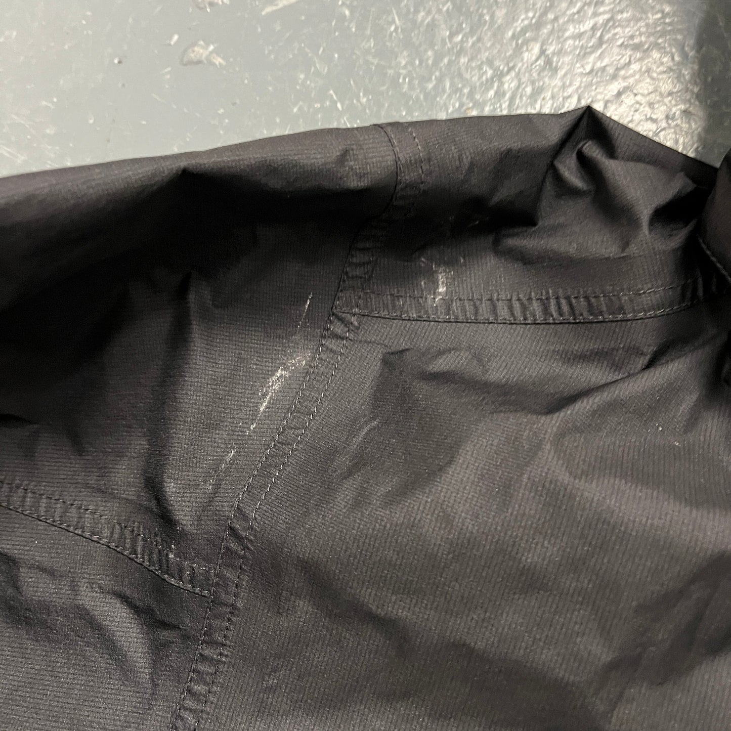 Montbell black goretex shell jacket (M)