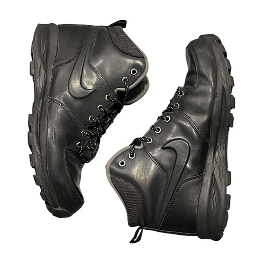 Nike manoa black boot (UK9)