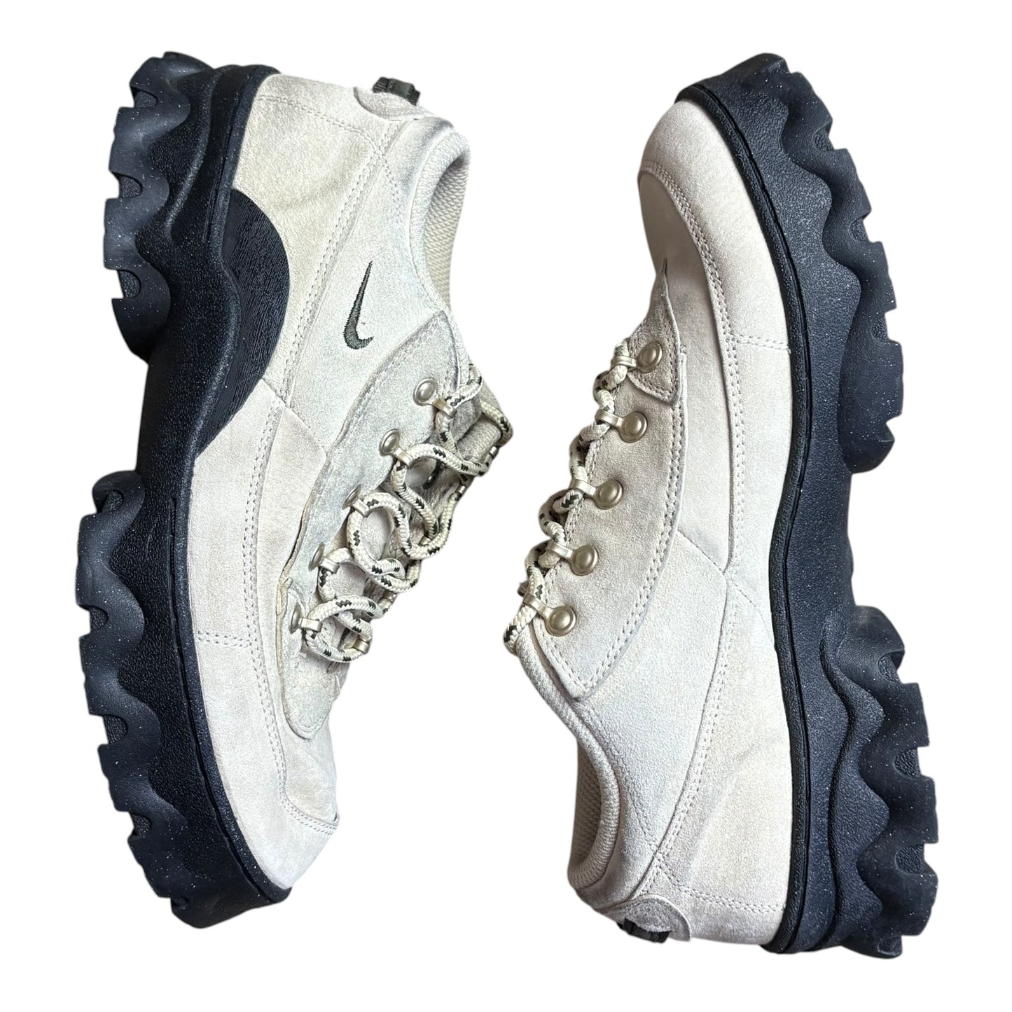 Nike lahar low beige (UK7.5)
